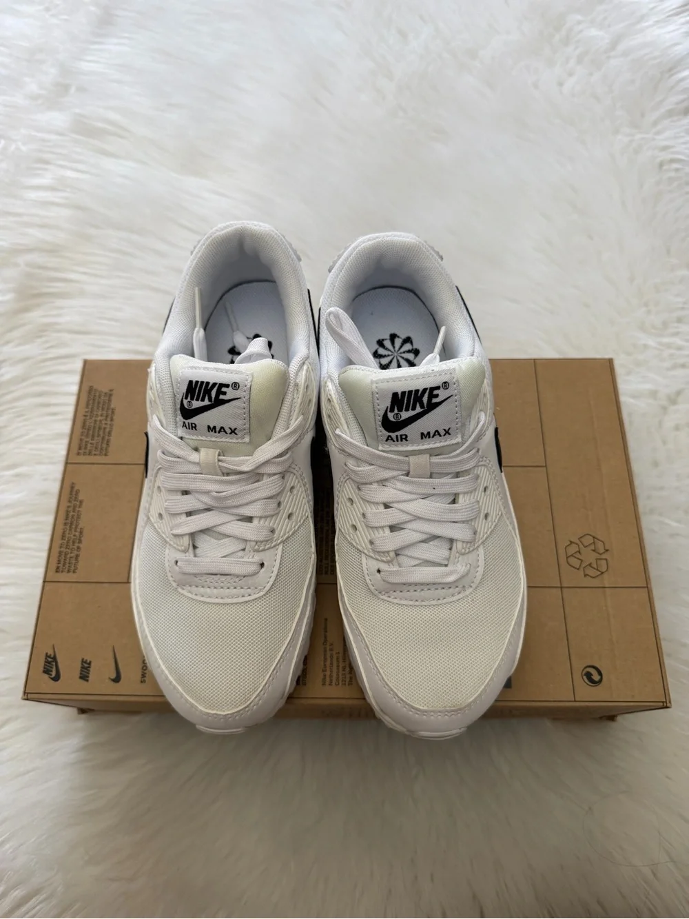 Nike Air Max 90 White/Black Low-Top Sneakers S 6